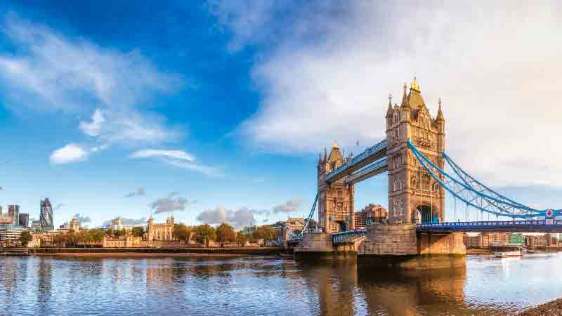 Hiking route from Westminster Bridge to Tower Bridge in London